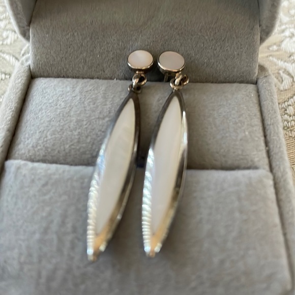 Jewelry - Lovely 925 Silver Earrings With Mother Of Pearl
